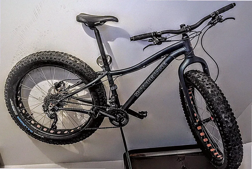Fat tire mountain bike
