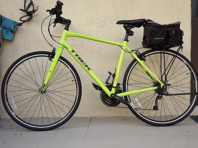 Trek 7.3 FX Hybrid Bike 17.5” Medium Lightweight Commuter Shimano 700c