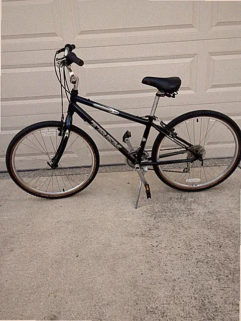 Trek Navigator 300 Hybrid, Medium In Size, Alpha Custom Aluminum. ￼